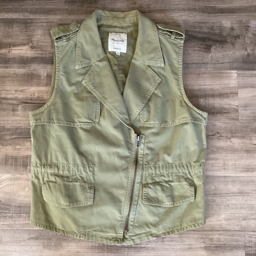 Madewell Modern Safari Utility Vest in Green Medium - Picture 2 of 5